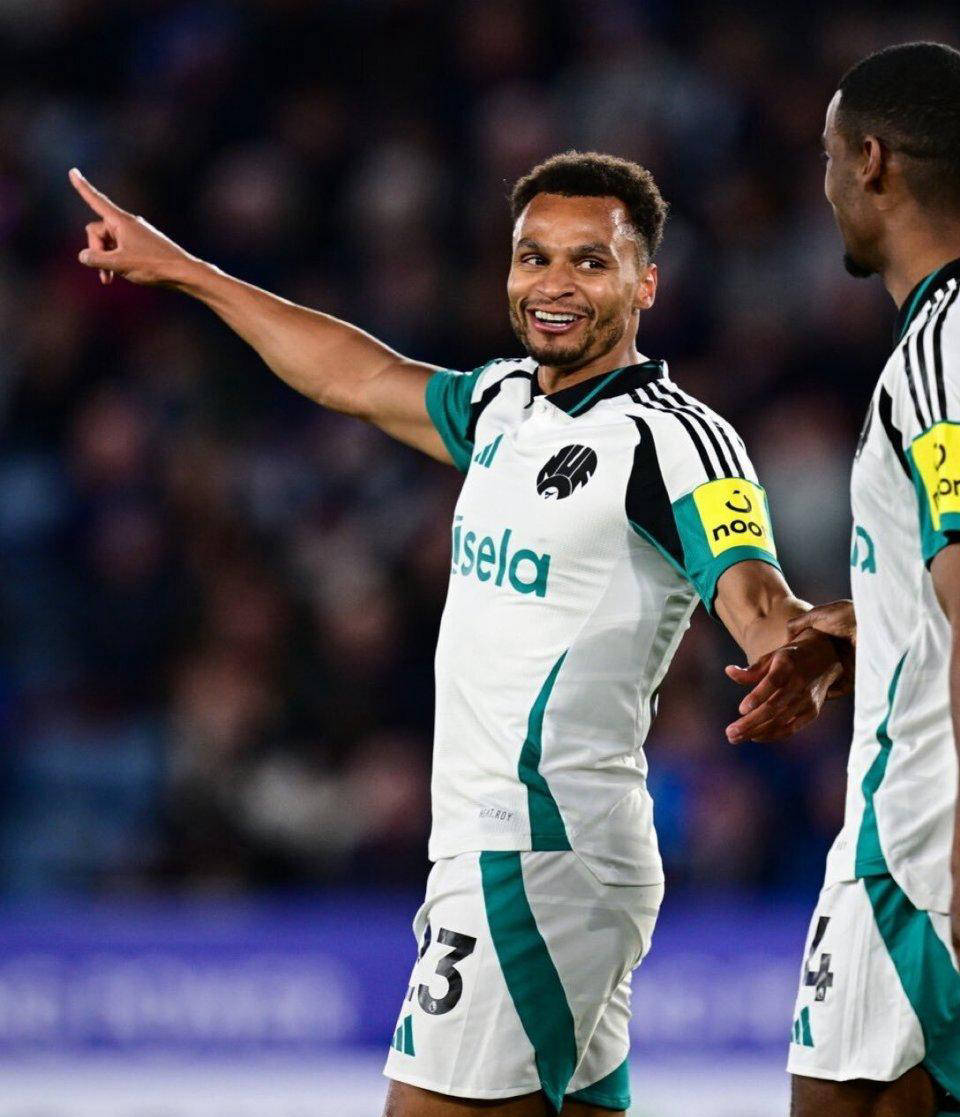 星空sports-纽卡斯尔训练开放日；窗口期主帅复盘引欢呼；英超在即；临场指挥获称赞-星空sports